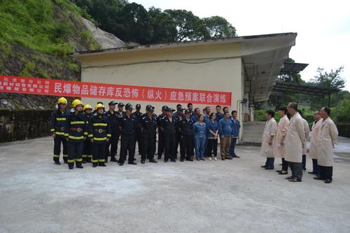海峽科化龍巖三家單位聯(lián)合舉行民爆物品儲(chǔ)存反恐怖（縱火）應(yīng)急預(yù)案演練。 葉莉攝[2].jpg