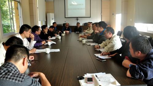 吳彩洪董事長等到永春分公司征求民主生活會(huì)職工意見與建議。（陳宏金）[2].jpg