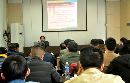 陳宏金：公司市場部在永春分公司舉行銷售人員內(nèi)外編碼一體化雷管培訓(xùn)會。[2].jpg