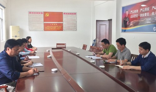 顏總主持銷售座談會.jpg