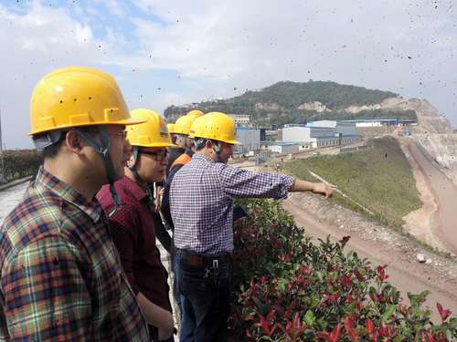 陳赫：金牛水泥礦山部部長葉小勇一行到富興建設公司考察調研.jpg