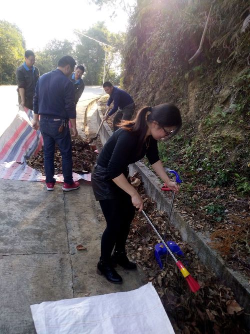 劉敏：永春分公司黨委組織全體黨員清理防洪溝。.jpg