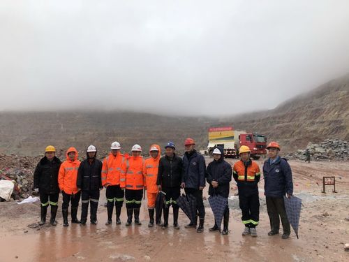 劉亞東、邱志峰-富興建設(shè)上杭分公司膠狀乳化炸藥混裝車項目正式投產(chǎn).jpg