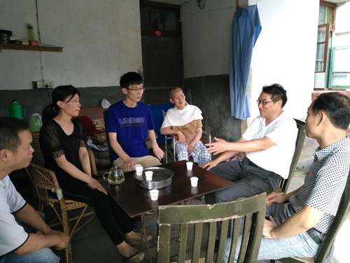 葉彤：幫扶慰問現場.jpg