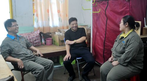 陳宏金：公司張賢鋒副總慰問永春分公司困難職工吳玲玲。.jpg