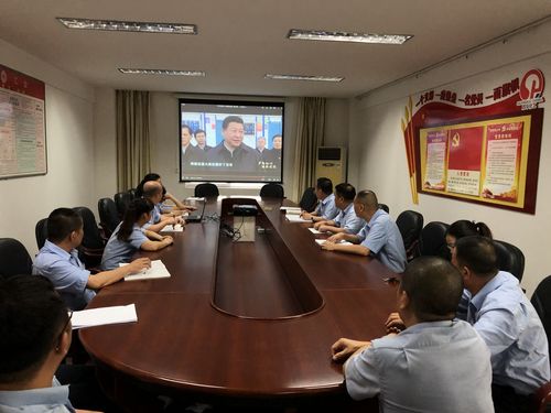 永安雙華公司黨支部組織觀看專題片“不忘初心、繼續(xù)前進”第一集現(xiàn)場.jpg