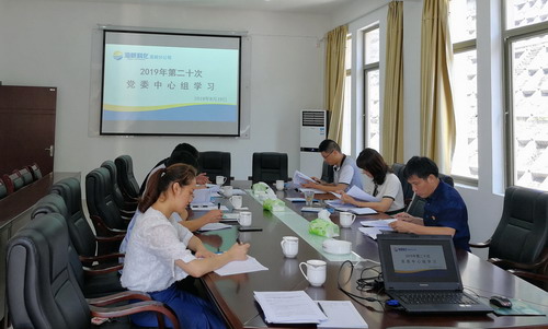 鐘林琳：龍巖分公司黨委認(rèn)真學(xué)習(xí)《習(xí)近平在寧德》《習(xí)近平在廈門》等采訪實(shí)錄_調(diào)整大小.jpg