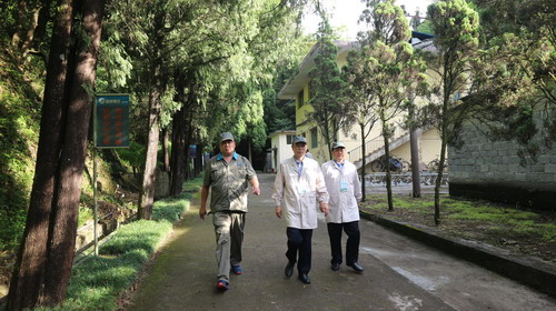藍(lán)文龍 天湖山公安分局來永春分公司檢查數(shù)碼電子雷管技改相關(guān)工作_調(diào)整大小.JPG
