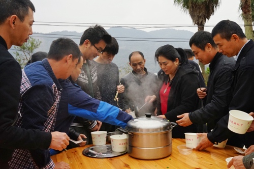 葉莉：龍巖分公司開展職工游園活動(dòng).jpg