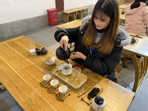 烽林連珂瑩：烽林分公司團(tuán)員青年參加“青心茶�?品味國學(xué)”青年茶藝培�?.png