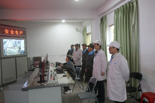 陳劍鋒：省機電控股公司黨委委員、副總經理陳伯煒一行深入龍巖分公司生產一線進行檢查~1.jpg