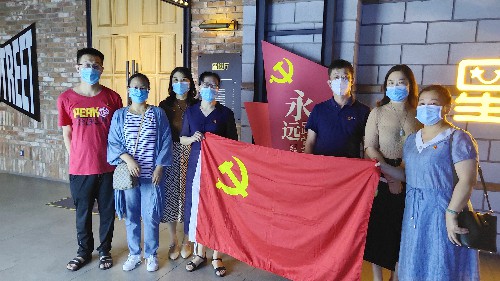 ?？剖∶?#65533;? 觀看愛(ài)國(guó)主義教育影片《長(zhǎng)津湖》~1.jpg
