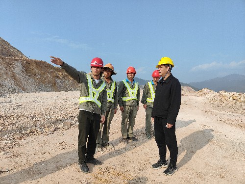 民化建設+楊紅�?福建龍鋼項目土石方爆破工程現(xiàn)場~1.jpg