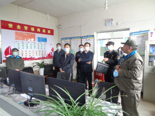 青樂公司楊玉偉檢查現(xiàn)場(chǎng)~1.jpg