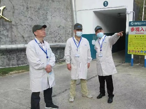 福建省氣象局副局長(zhǎng)鄧志帶隊(duì)到海峽科化永安分公司進(jìn)行開(kāi)展防雷安全監(jiān)督檢查照�?~1.jpg