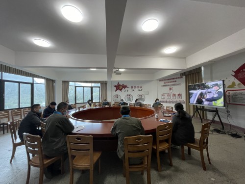 格式工廠海峽科化永安分公司李振祥：海峽科化公司黨委委員、紀(jì)委書(shū)記何浦寨到掛鉤聯(lián)系黨支部上黨課并參加主題黨日活動(dòng)照片·.jpg