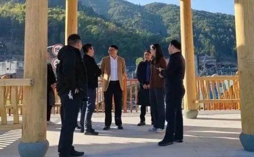 海峽科化公司黨委書記、董事長吳彩洪到福安市城陽鎮(zhèn)仙嶺村調(diào)研鄉(xiāng)村振興工作并慰問駐村干部3.jpg