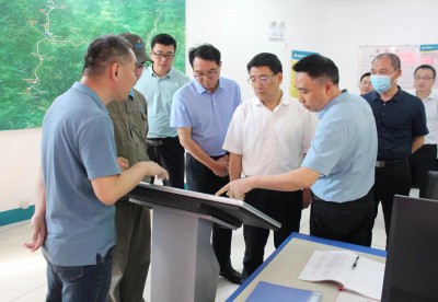 格式工廠省機(jī)電控股公司黨委副書記、總經(jīng)理董飛龍，黨委委員、副總經(jīng)理吳大文一行到海峽科化永安分公�?.jpg