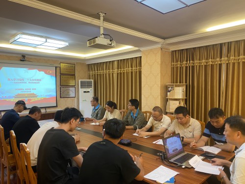 格式工廠烽林陳濤：海峽科化公司黨委委員、副總經(jīng)理張賢鋒到烽林分公司科二黨支部上專題黨課1.jpg
